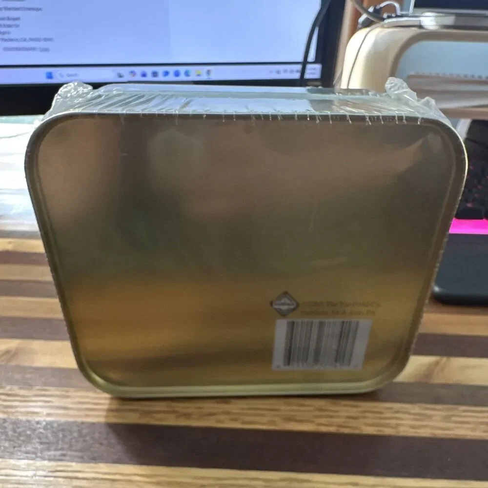 Sealed Tin Collectible w/ 200 baseball cards $60 Catalog Offer